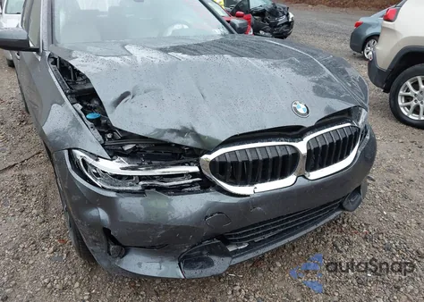 2021 BMW 330I xDrive z USA, uszkodzony, nr VIN 3MW5R7J0XM8B63752